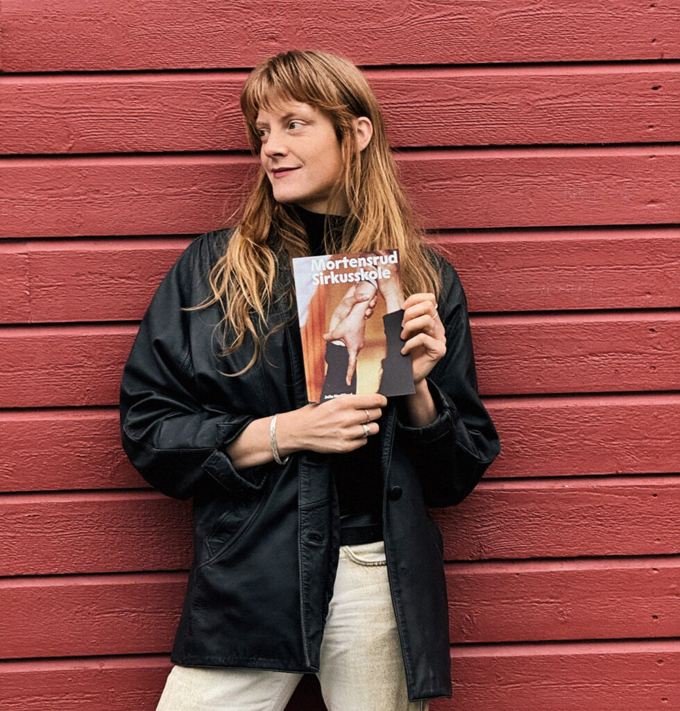 KNIHA: Julie Hrnčířová – Mortensrud Sirkusskole